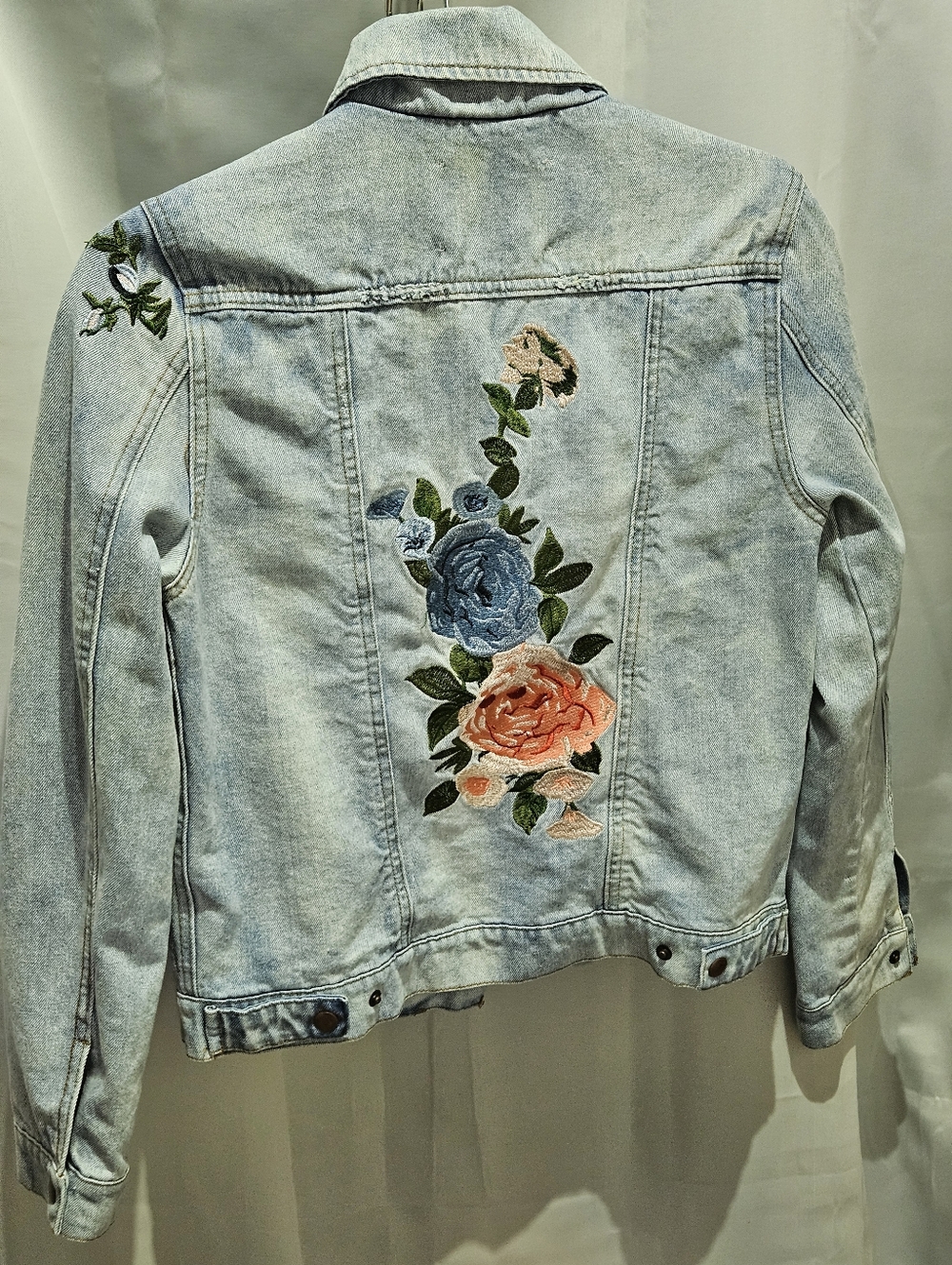 Olivaceous Light Blue Embroidered Floral Denim Jacket Size Small - Picture 4 of 5